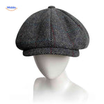 **Blinderstyle Mütze - Graues Fischgrät-Wollmuster, Zeitungsbeutel**

Entdecken Sie die Blinderstyle Mütze aus hochwertigem, grauem Fischgrät-Wollmaterial. Diese stilvolle Cap verbindet klassische Eleganz mit modernem Design und ist der perfekte Begleiter für jedes Outfit. Ideal für kalte Tage und perfekt geeignet, um Ihre Essentials sicher zu verstauen. Bringen Sie Ihren Look auf das nächste Level!

Jetzt kaufen und Stil zeigen!