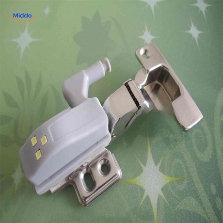 cabintra Lampe mit LED-Beleuchtung an Scharniertür www.middo.de