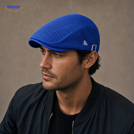 Casual Mesh Flat Cap in Königsblau an einem Herrenmodell