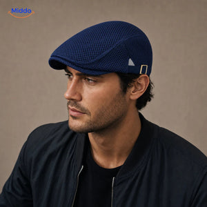 Casual Mesh Flat Cap in Marineblau an einem Herrenmodell