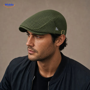Casual Mesh Flat Cap in Militärgrün an einem Herrenmodell