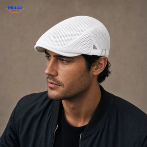 Casual Mesh Flat Cap in Weiß an einem Herrenmodell