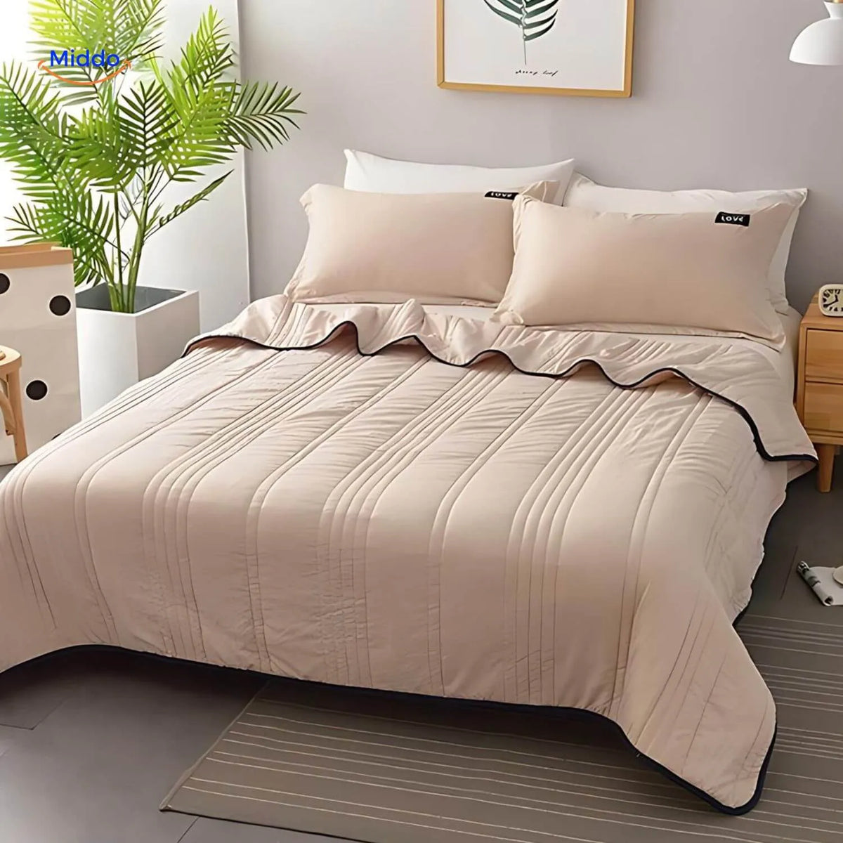 Coolwave Kühldecke in der Farbe beige auf einem gemachten Bett