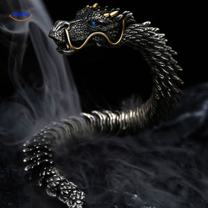 Drachenarmband aus aufsteigendem Rauch