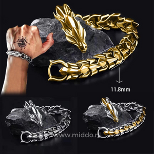 Set von drei Drachenarmbändern mit Hand und Tattoo