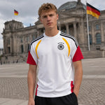 WM 2026 Supportershirt Deutschland in weiß-rot-gelb als Fußballshirt für Herren