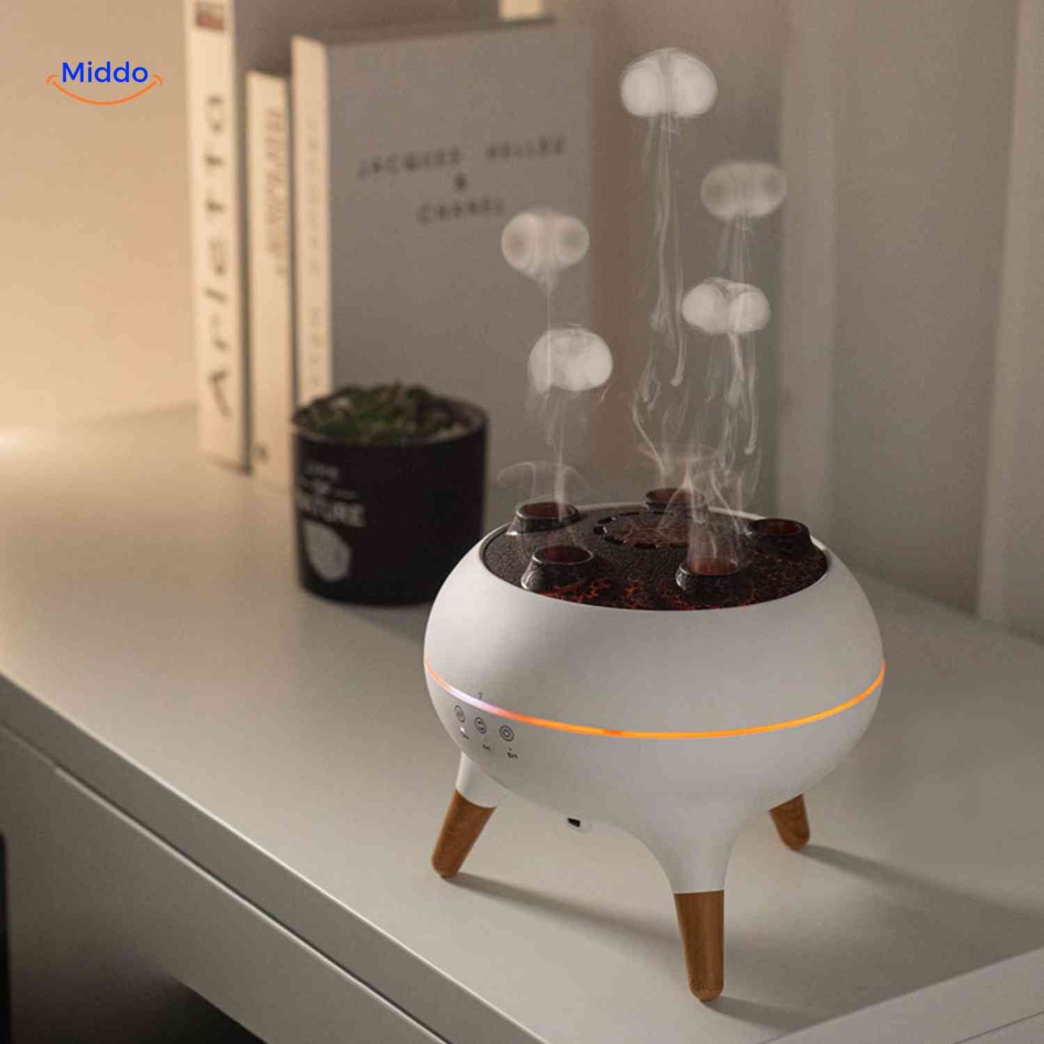 Flamora Diffuser auf dem Schreibtisch mit wolkenartiger Nebelausstoß www.middo.nl