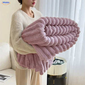 Lila Fluffina Plüschdecke mit weicher Rippstruktur