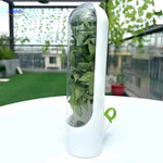 Freshherbkeeper™ Kräuterkonservierungstool Auf Einem Tisch