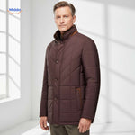 Froston Jacke in Braun mit hohem Kragen und elegantem Design – jetzt bei www.middo.de entdecken!