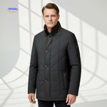 Froston Jacke in Schwarz, wattierte Ausführung mit Knöpfen und Taschen – jetzt auf www.middo.de entdecken!