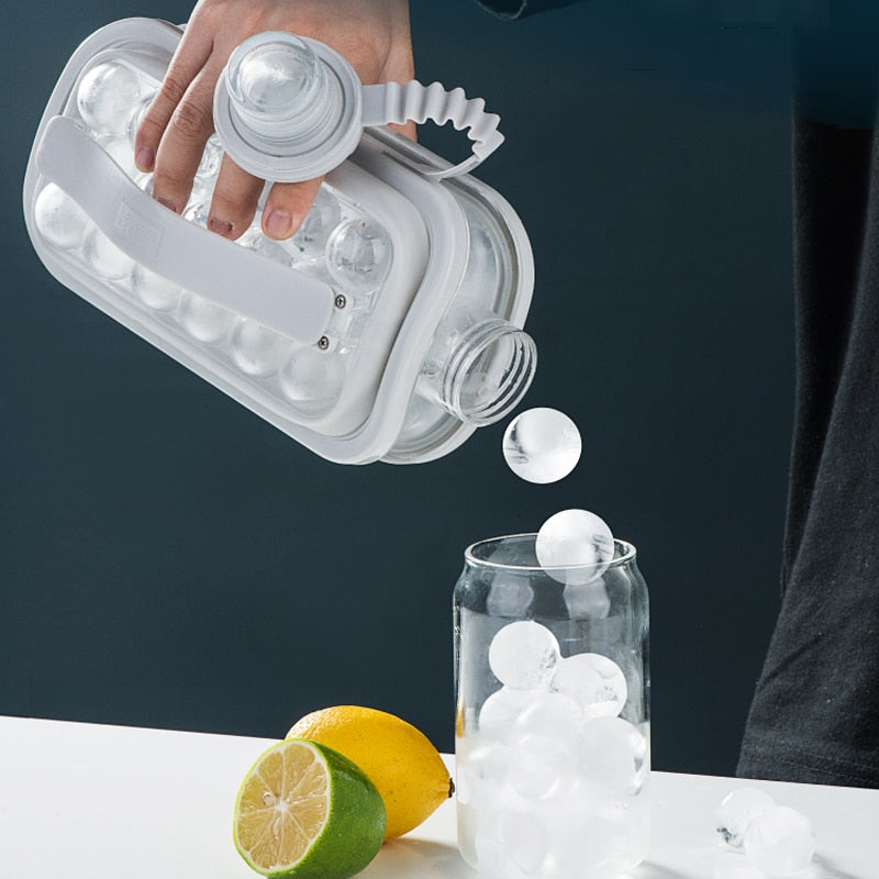 FrostyBalls-Eisbehälter zum Einschenken ins Glas mit Eisballs