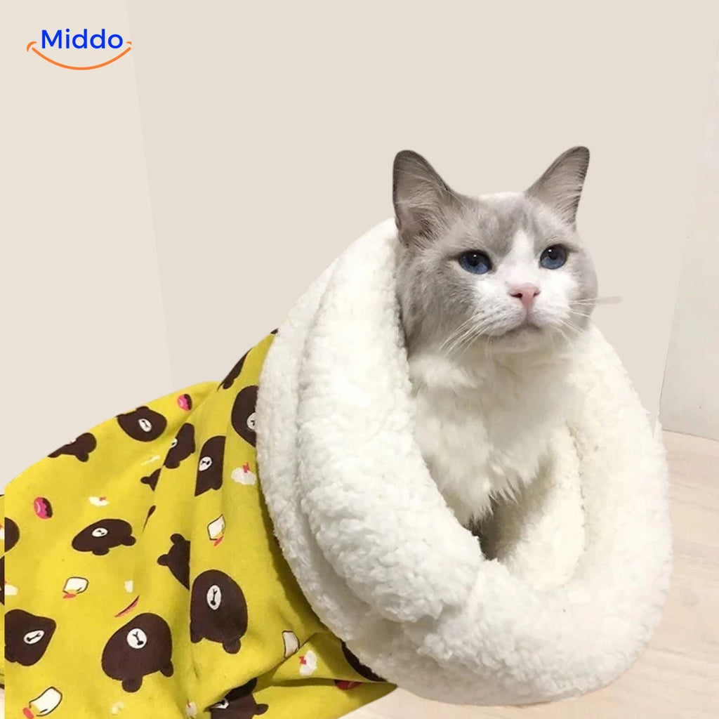 furhaven kuscheliges Katzenbett gelb Bärenmuster mit Katze middo.nl