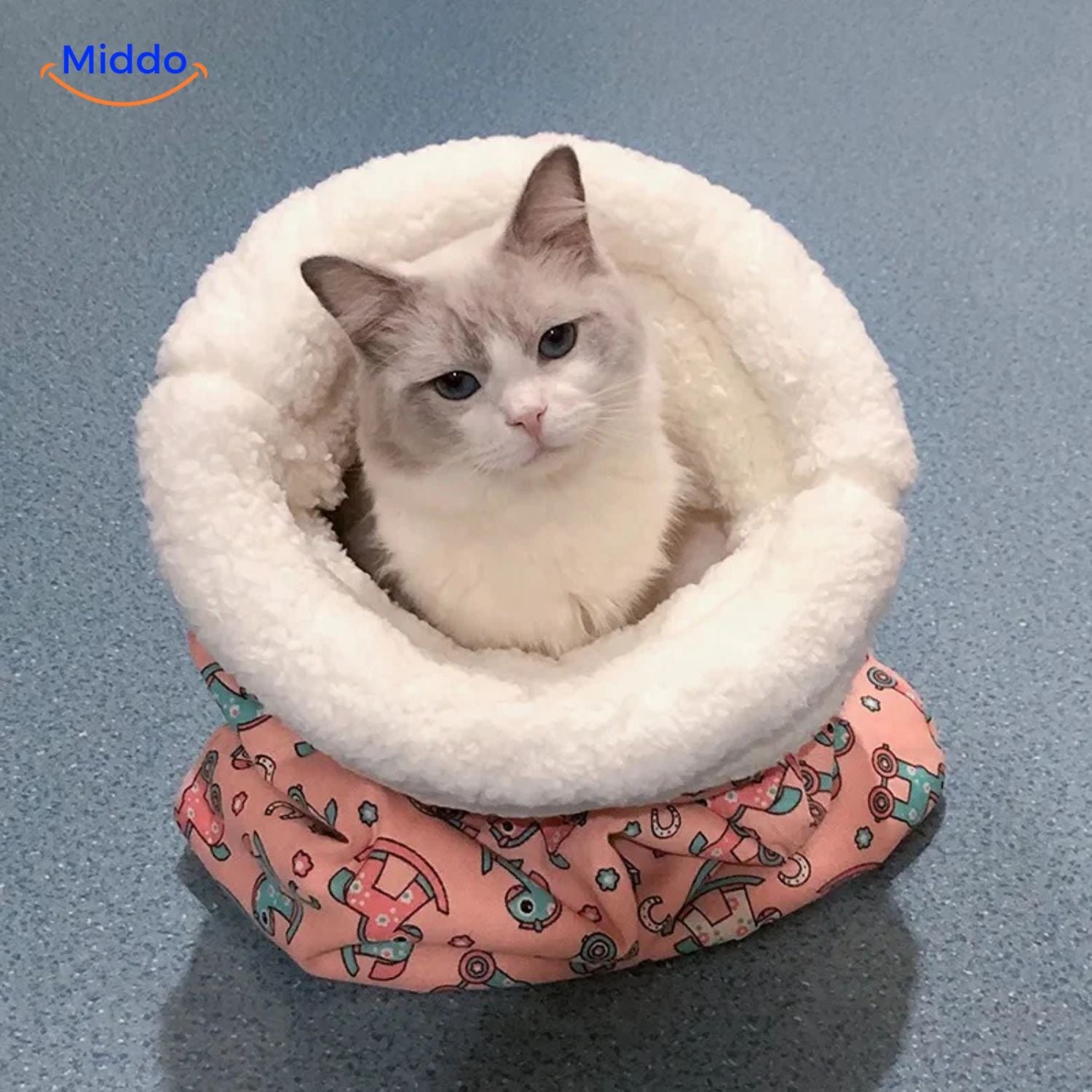 Furhaven Kuscheliges Katzenbett Rosa Schaukelpferd Muster mit Katze middo.nl
