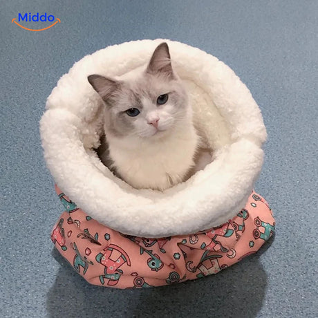 Furhaven Kuscheliges Katzenbett Rosa Schaukelpferd Muster mit Katze
