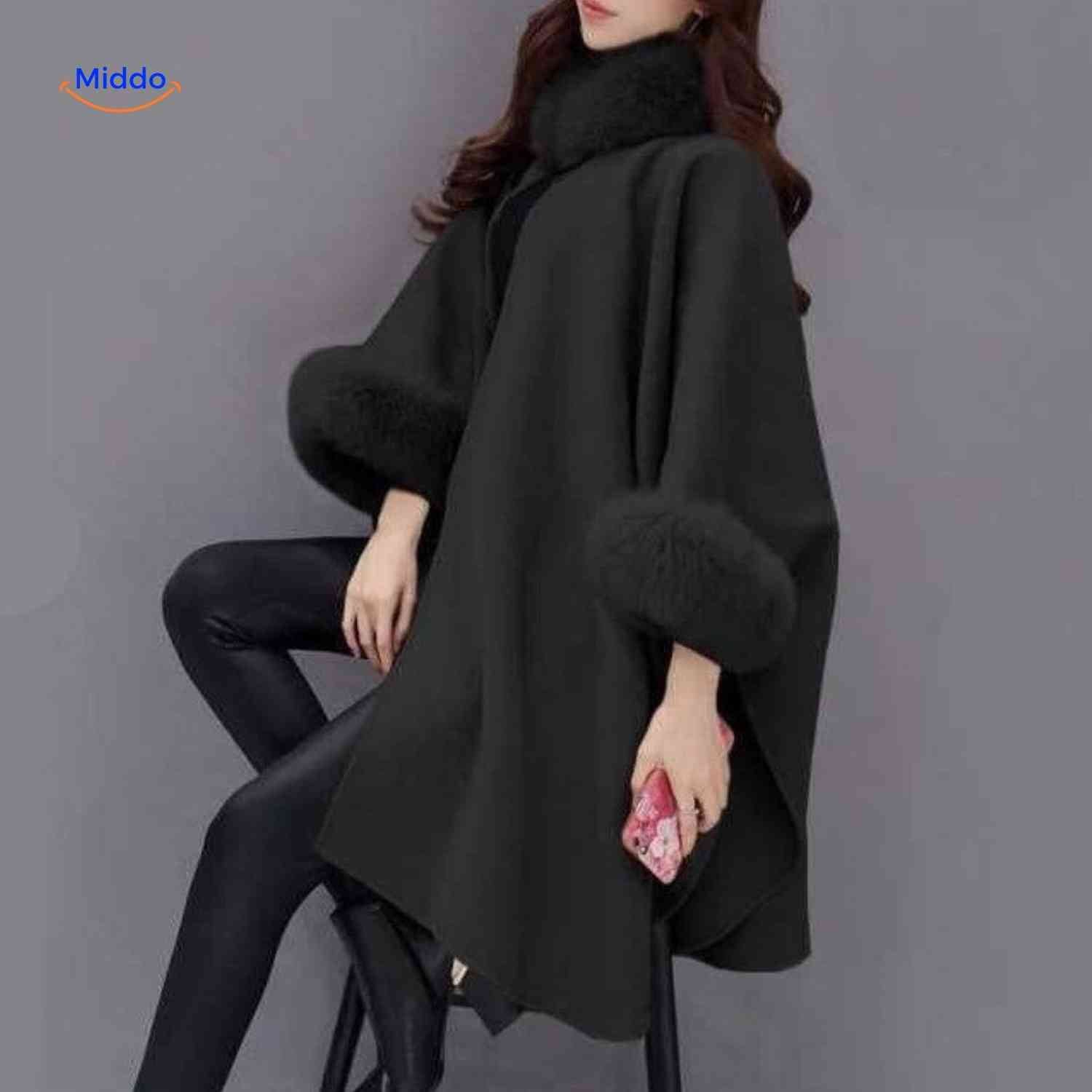 Furina Capejas Damen Poncho mit schwarzem Pelzkragen - Jetzt bei www.middo.de entdecken!