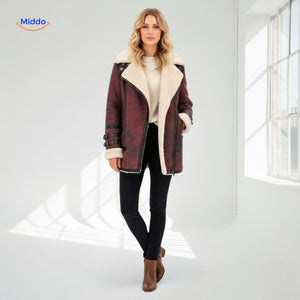 Furvia Bordeaux-Rote Damenjacke aus warmem Kunstfell mit Lederdetails - www.middo.de