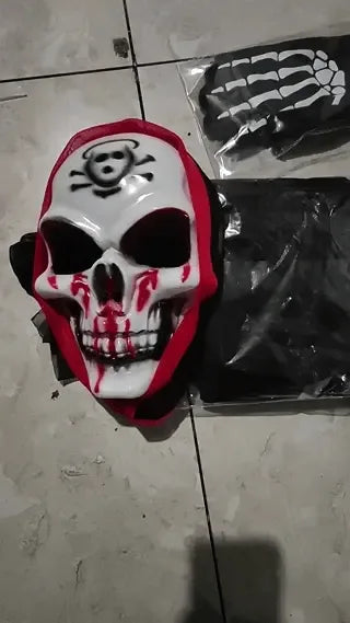 Grimora-Set: Skelettmaske mit Handschuhen und Umhang – jetzt auf www.middo.de entdecken!