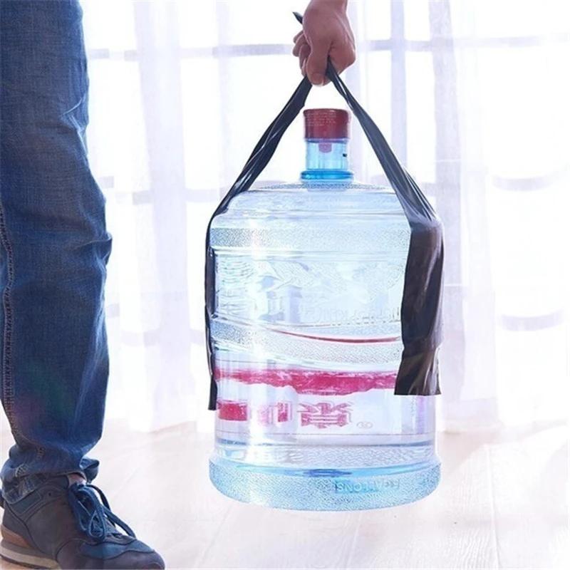 Handneigung Wasserflasche mit schwarzem wasserfestem Klebeband