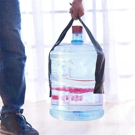 Handneigung Wasserflasche mit schwarzem wasserfestem Klebeband