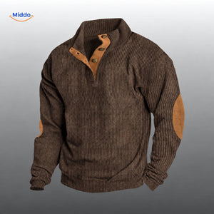 IndieWear Cordpullover in Braun mit brauner Knopfleiste und Ellenbogenbesätzen.
