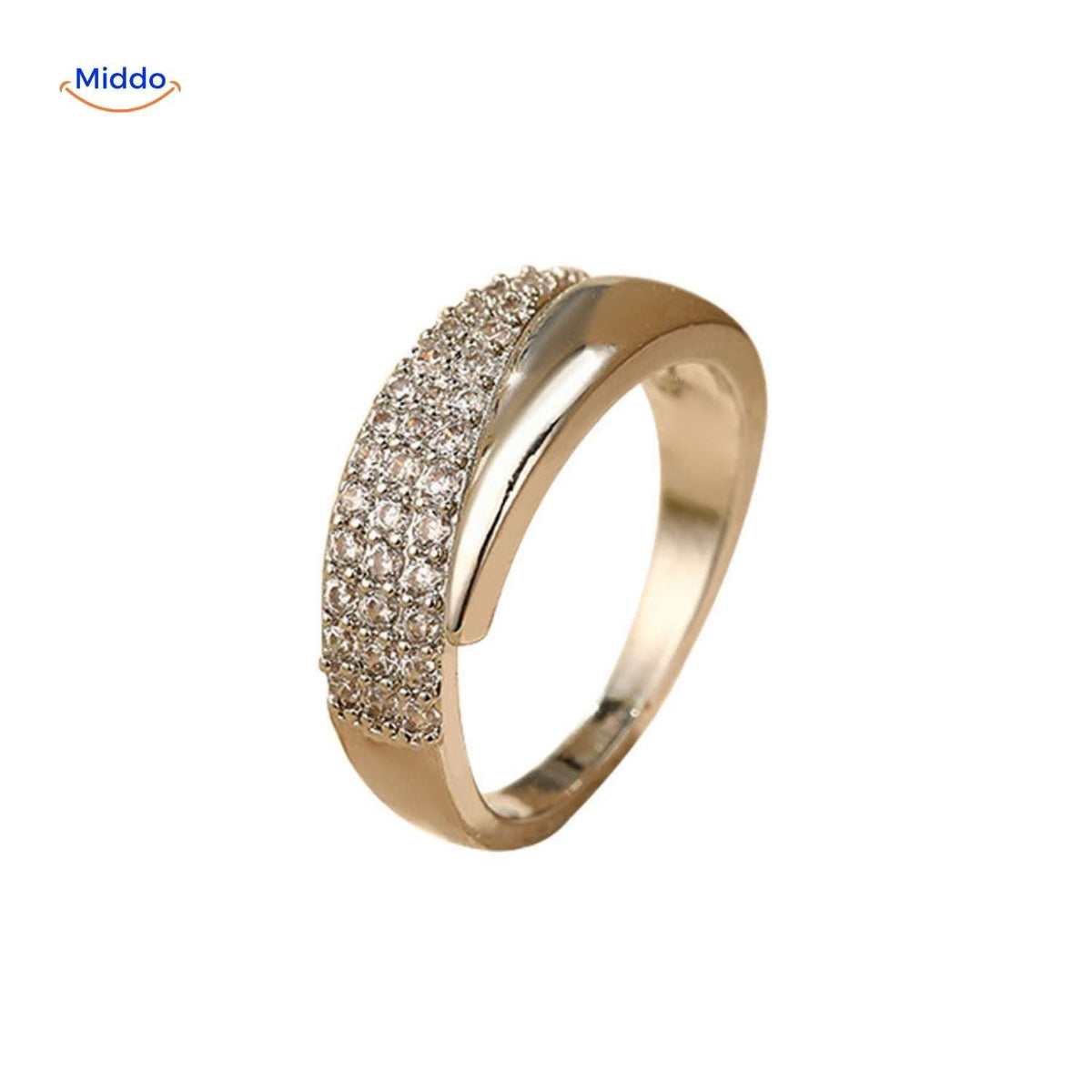 Klassischer Ring mit Strass-Steinchen, freigestellt