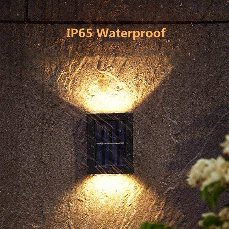 Wasserdichte Außenlampe mit IP65-Klassifizierung, leuchtet auch im Regen.