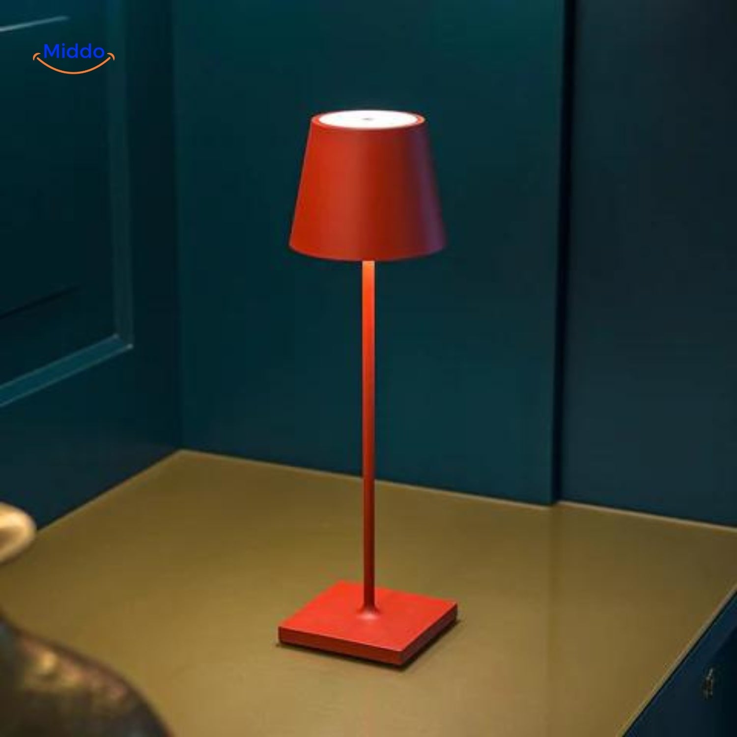 Lumiset Moderne Minimalistische Tischlampe Mit Einem Schlichten Roten Design