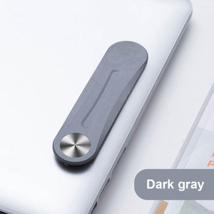 Graue MagnetClip auf zugeklapptem Laptop