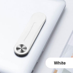 Magnetische weiße Klammer befestigt an einem Laptop