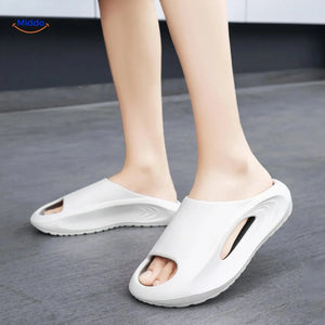 Mann trägt Aerostep Comfort Sportsandalen