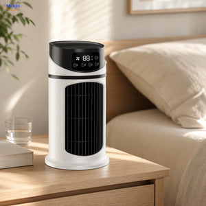 BreezeMist USB-Tischventilator mit Sprühnebel: weiß-schwarzes Modell auf einem Nachttisch.
