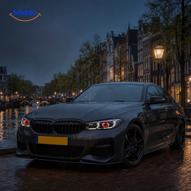 NightStare LED-Augendekoration für Scheinwerfer: Auto mit leuchtenden Augen an einem Kanal.