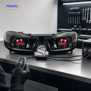 NightStare LED-Augendekoration für Scheinwerfer: Scheinwerfer mit roten Augenmodulen auf einer Werkbank.