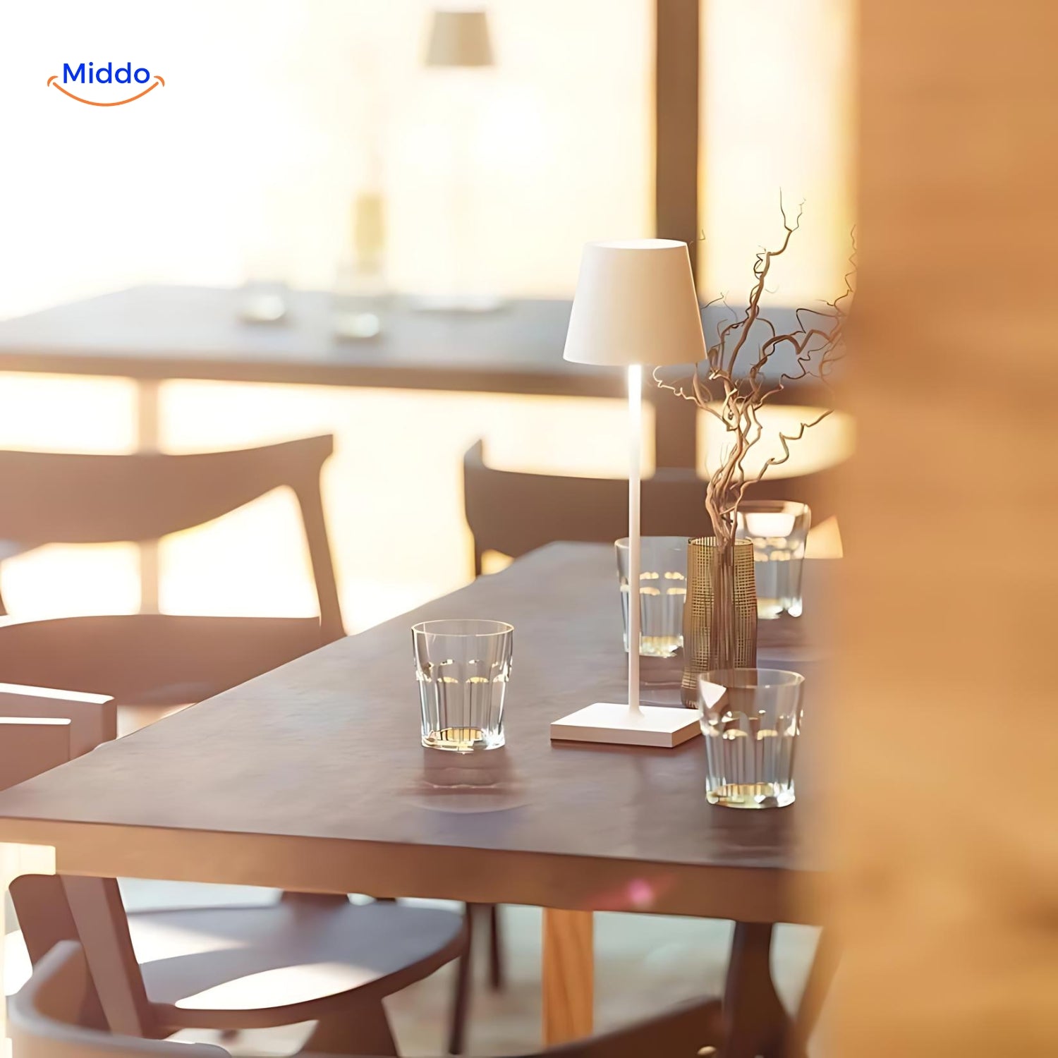Moderne Minimalistische Tischlampe Mit Klarem Weißen Design Lumiset™