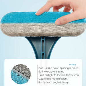 Hand zeigt den MultiBrush mit doppeltem Bürstenkopf zur effektiven Haarentfernung