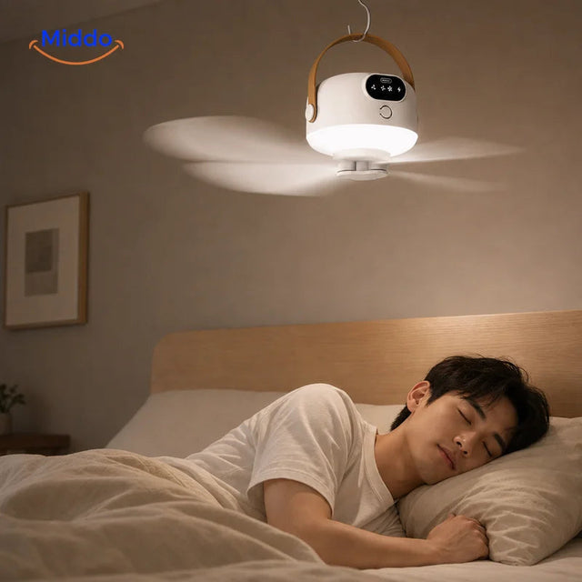 Night Breeze Fan hängt im Schlafzimmer und sorgt für gezielte Luftzirkulation