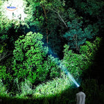 nightray Kopflampe mit kraftvollem Lichtstrahl im Wald www.middo.de