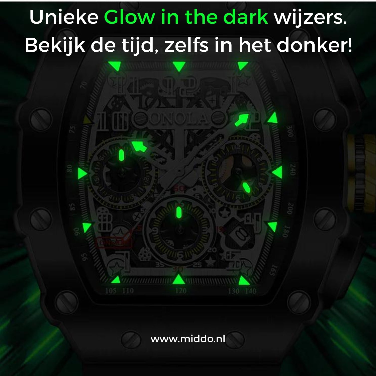ONOLA Uhr mit dunklen Zeigern und grünen Akzenten im Dunkeln.