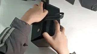 Optigarde Brillenetui Schwarz - Demo von faltbarem Brillenetui mit Griff