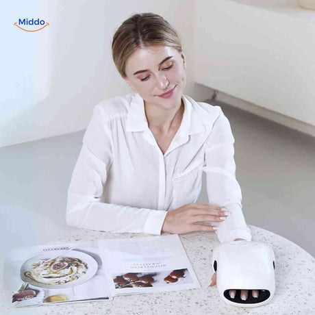 palmex massager Entspannte Handmassage beim Lesen