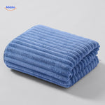 <p>Dieser <strong>Ananasgrid Badetuch</strong> ist <strong>absorbierend</strong>, <strong>schnell trocknend</strong> und aus hochwertigem Material gefertigt. Das perfekte Geschenk für jeden Anlass!</p>