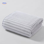 <p>Ananasraster Badetuch – das perfekte Geschenk – schnelltrocknend, saugfähig für ein luxuriöses Badezimmer</p>