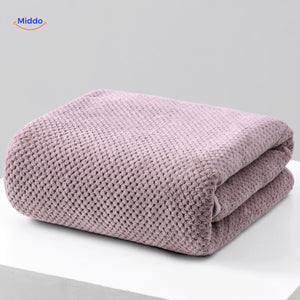 Das Ananas-Grid Badetuch ist schnelltrocknend, saugfähig und wunderschön - das perfekte Geschenk für jeden!