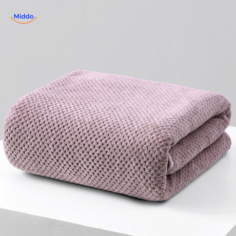 Das Ananas-Grid Badetuch ist schnelltrocknend, saugfähig und wunderschön - das perfekte Geschenk für jeden!