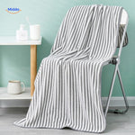 <p>🍍 <strong>Pineapplegrid Badhanddoek</strong> – sneldrogend, absorberend en zacht! Perfect als cadeau voor midden in de zomer.</p>