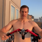 powerflex arm trainer man gebruikt buiten workout www.middo.nl