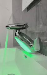 Penguin-Wasserhahn, verchromt, mit grüner LED-Beleuchtung, wassersparend, für die Montage am Waschbecken - www.middo.de