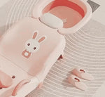 babysEase Babybadewanne mit Kaninchenmotiv und Socken www.middo.de