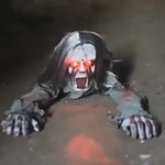 Produktvorführung des geräuschaktivierten kriechenden Halloween-Geistes GhostEcho™